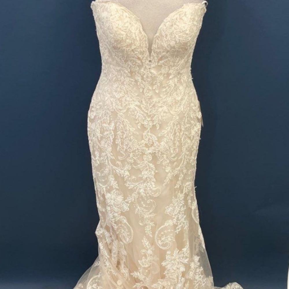 Allure Romance Wedding Dress size 12